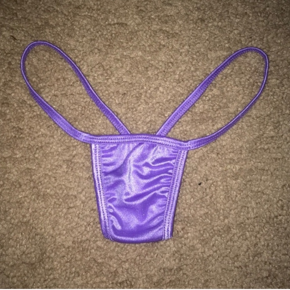 Lavender v-string thong